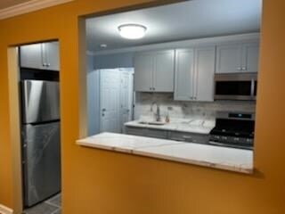 Building Photo - 709 Avenue A