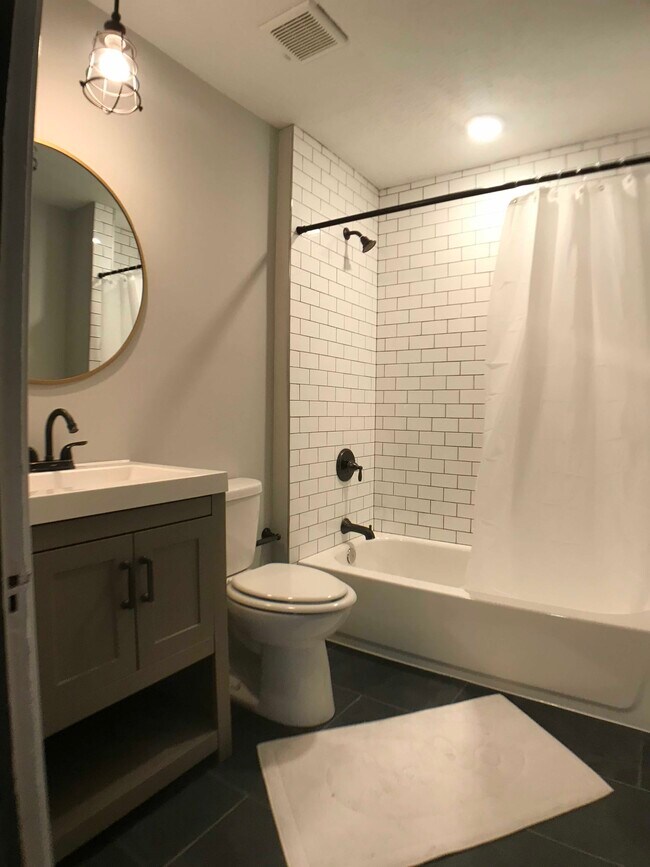 Foto del edificio - 1458 W 58th St