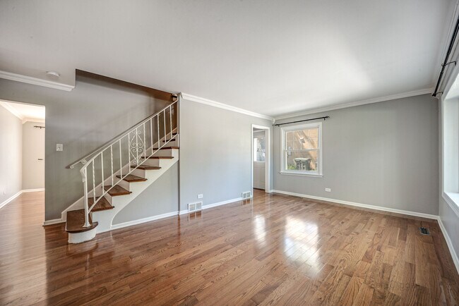 Building Photo - 581 Ivy Ct