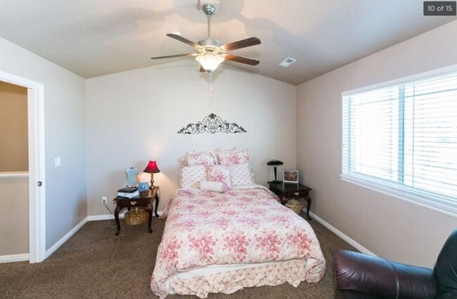 Building Photo - Beautiful 4-Bedroom Townhouse in Gated Com...