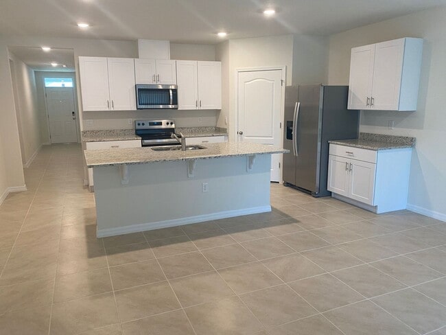 Foto del edificio - 4 Bedroom 2 Bath home in Oak Leaf Preserve...