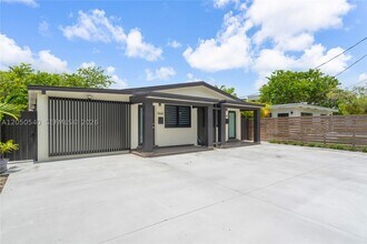 Building Photo - 2640 SW 30th Ct