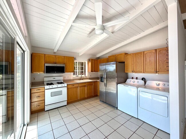 Foto del edificio - Mid Century Modern 2 bdrm 1 bath