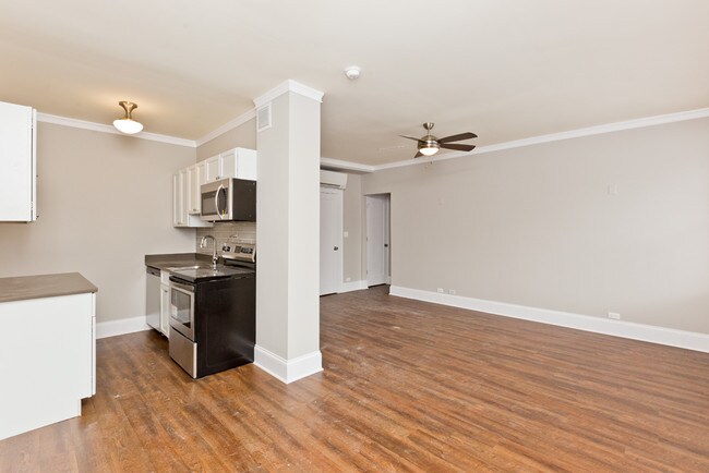 Building Photo - 817 W Lakeside Pl
