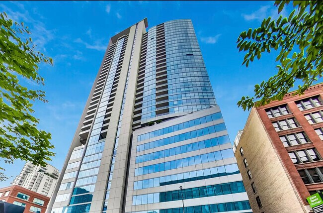 Foto del edificio - 303 W Ohio St
