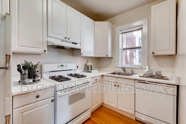 Photo - 1126 Emerson St Apartment