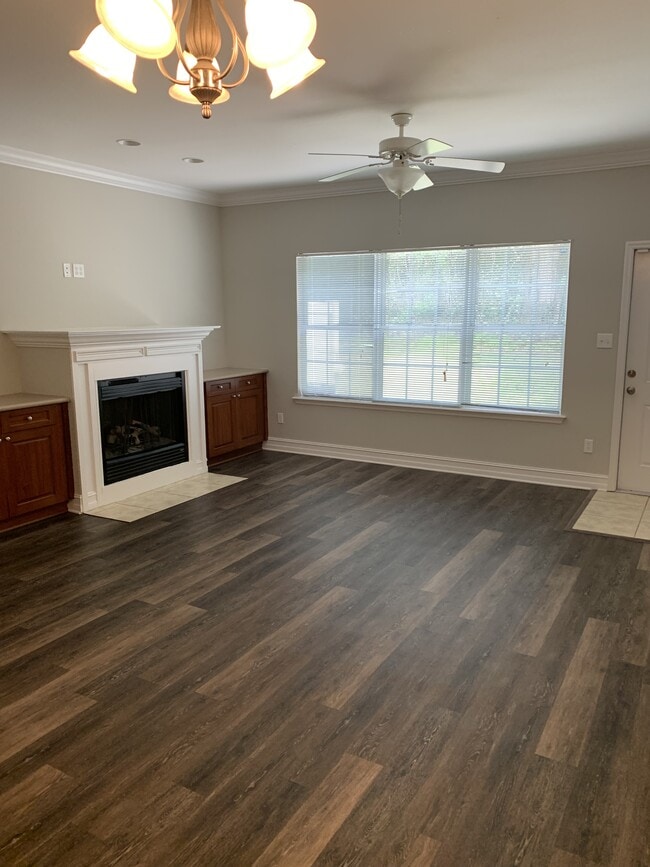 Foto del edificio - 1561 Crescent Hills Dr