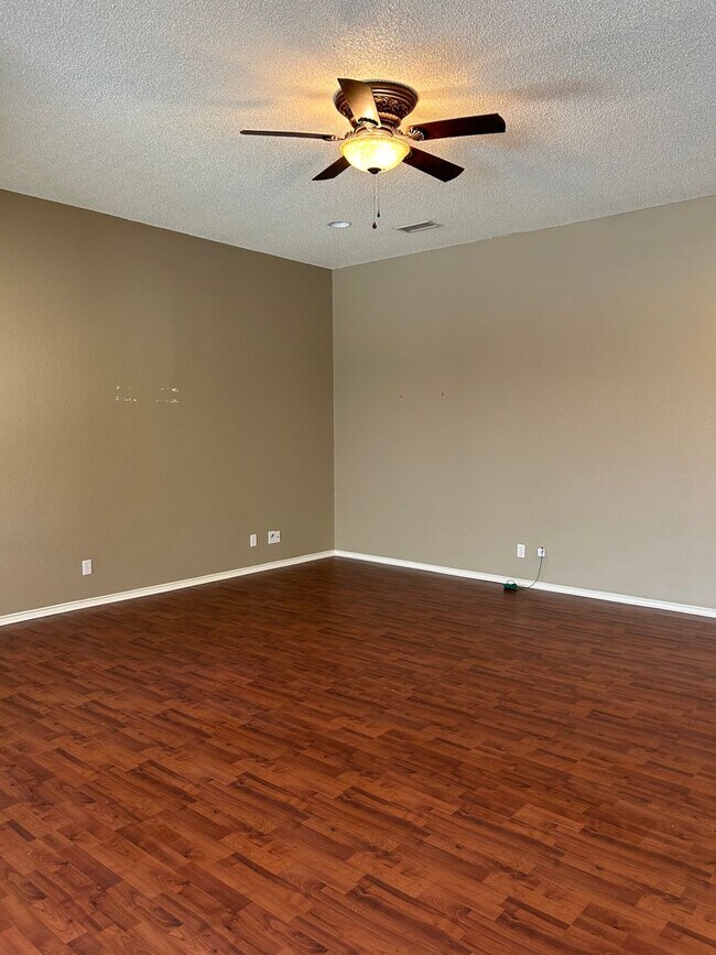 Building Photo - Garden Home in Garden Crest Subdivision