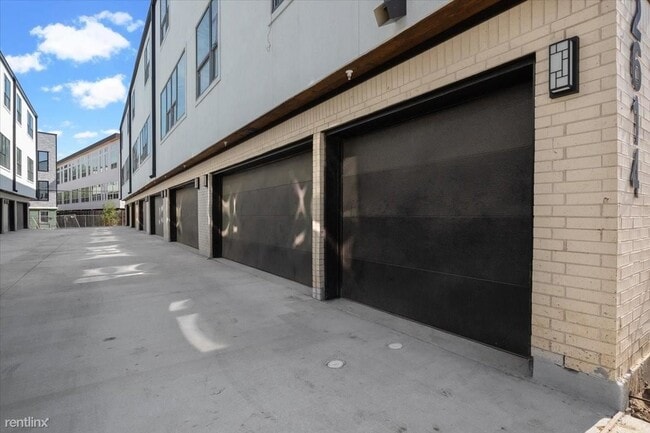 Building Photo - 3 br, 3 bath Condo - 2614 N Carroll Ave Un...