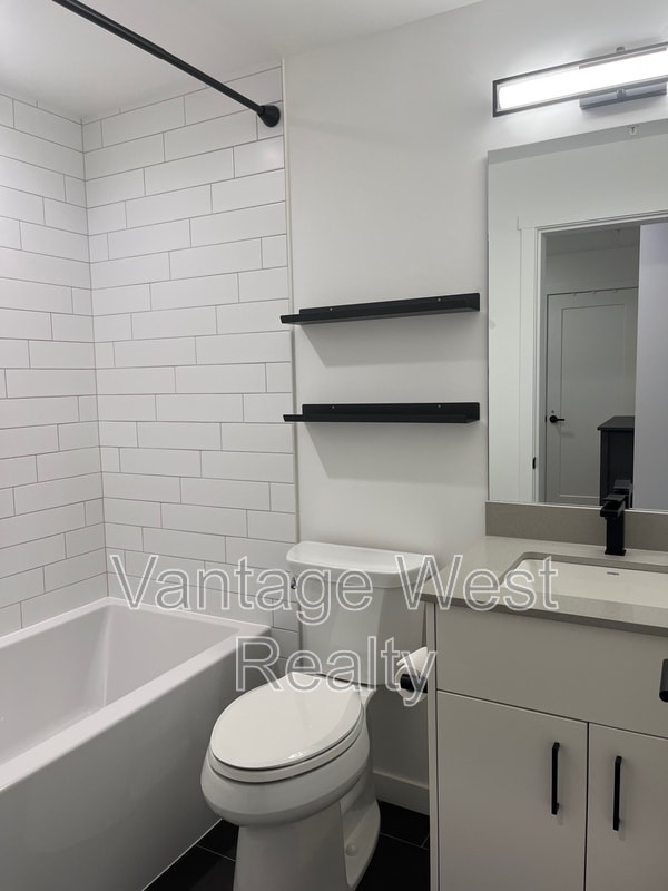 Photo du bâtiment - 660-660 Cawston Ave