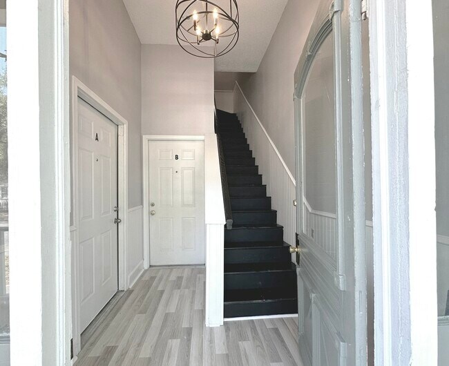 Foto del edificio - 313 E Henry St