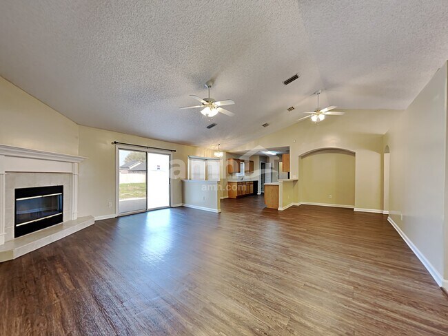 Foto del edificio - 2562 Glenfield Dr