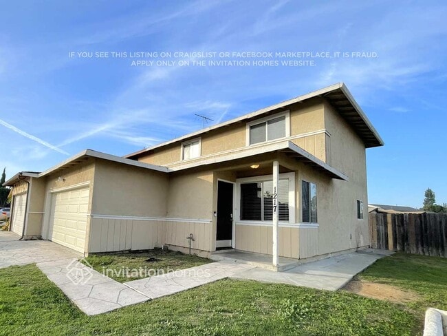 Building Photo - 1217 E Radbard St