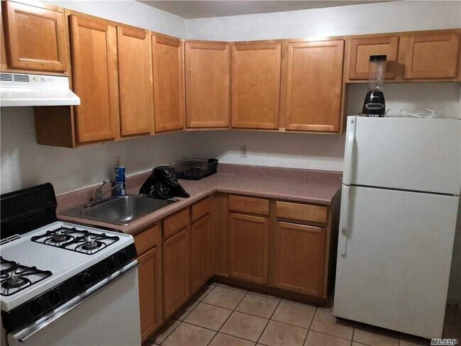 Foto del edificio - 931 E 216th St