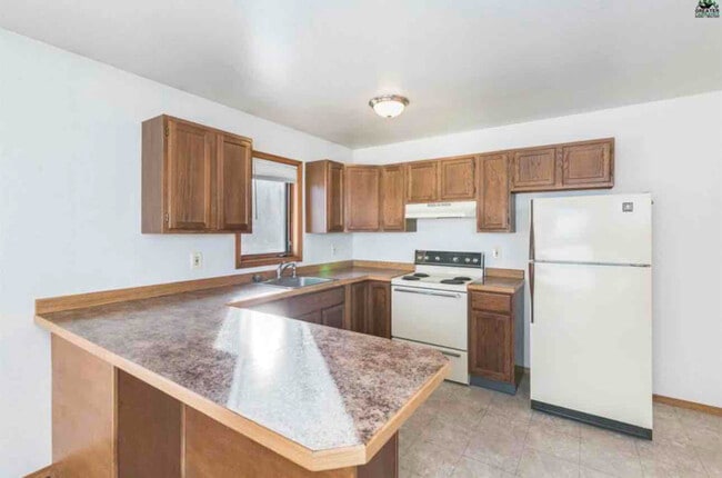 Building Photo - 228 Princess Dr