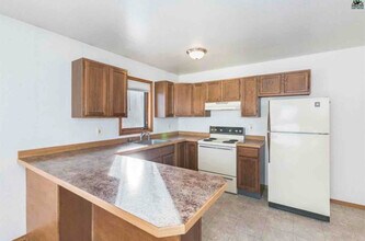 Building Photo - 228 Princess Dr