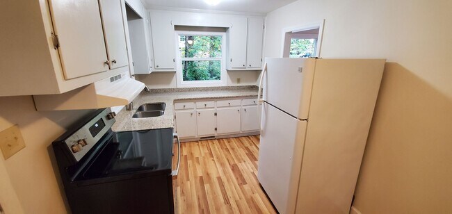 Building Photo - Charming 3-Bedroom Home in the Heart of Du...
