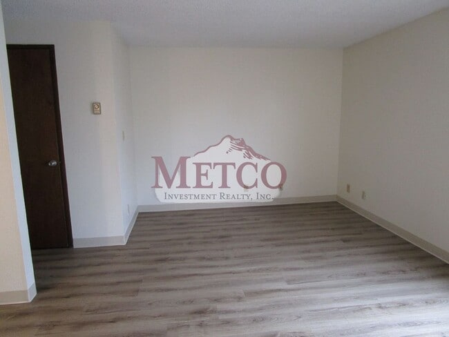 Building Photo - 04703