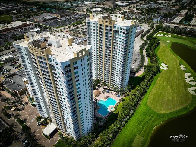 Foto del edificio - 1745 E Hallandale Beach Blvd
