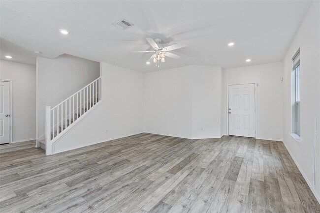 Building Photo - 305 Los Cobos Ln