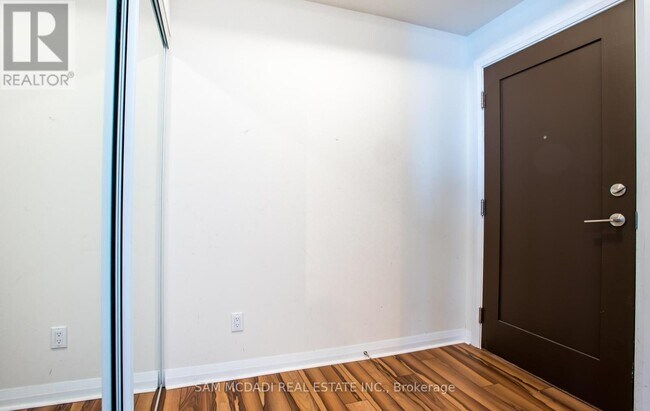 Photo du bâtiment - 55 Eglinton Ave W