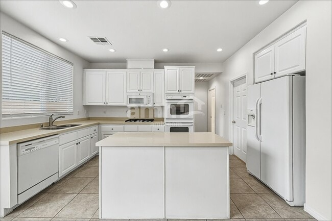 Building Photo - 10432 Wellington Manor Ave