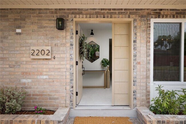 Foto del edificio - 2202 Robyn Ln