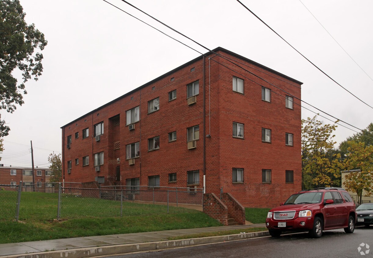 Primary Photo - Bass Place
