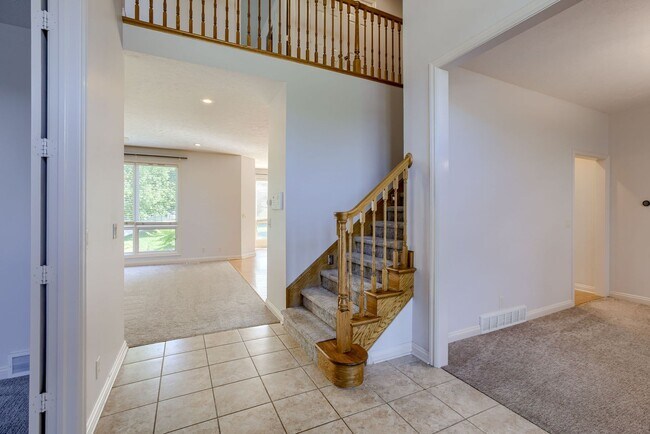 Building Photo - Comfort Meets Function in This 4-Bedroom H...