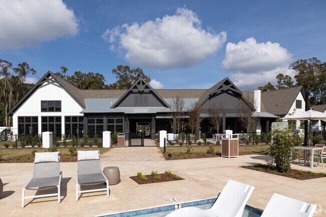 Exterior de la casa club - The Portier Midtown