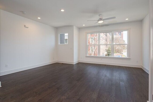 Building Photo - 900 Meridian St