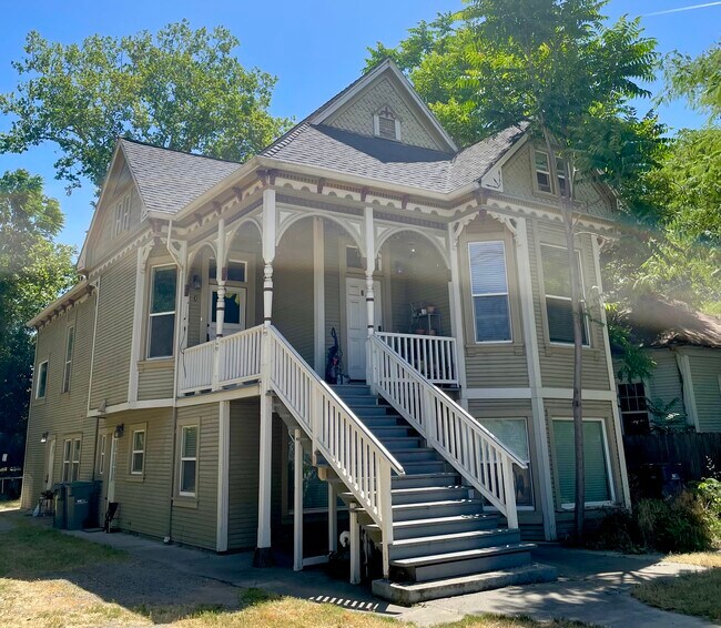 Building Photo - 411 4th St