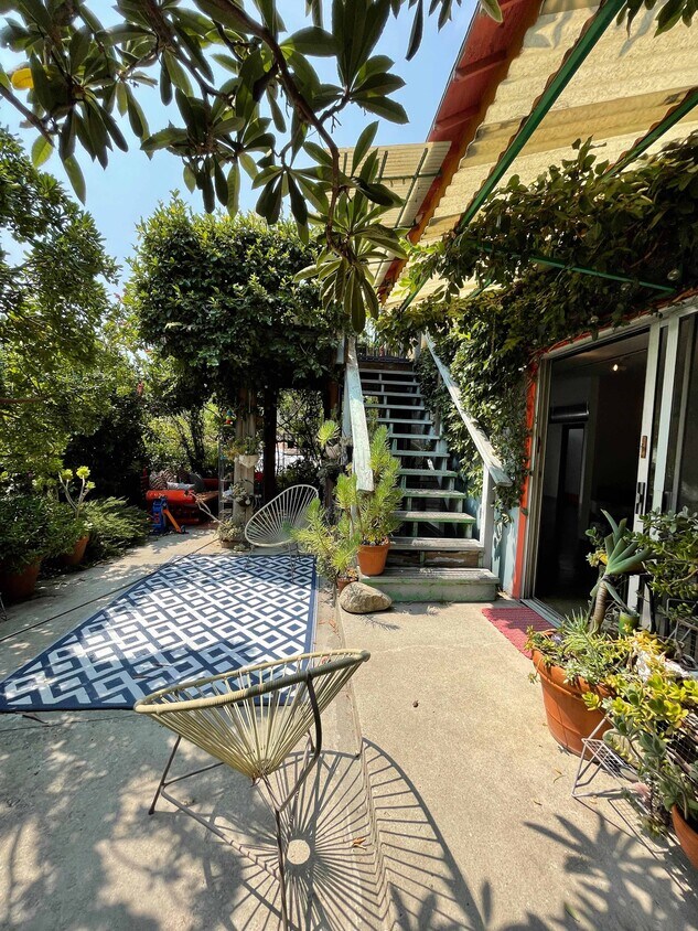 1456 Cerro Gordo St Unit Half, Los Angeles, CA 90026 1456 Cerro Gordo