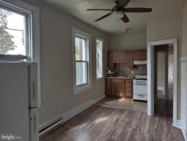 Foto del edificio - 3639 Spring Garden St