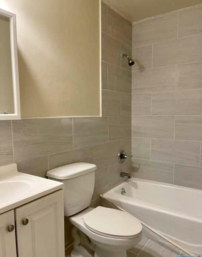 Foto del edificio - 220 Meadow Ln