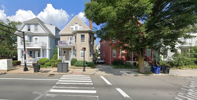 Building Photo - 381 Highland Ave
