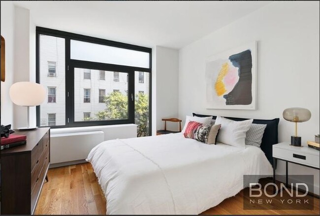 Building Photo - 247 N 7th St