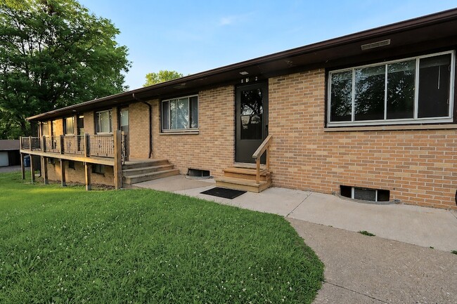 Building Photo - 322 Maple Dr