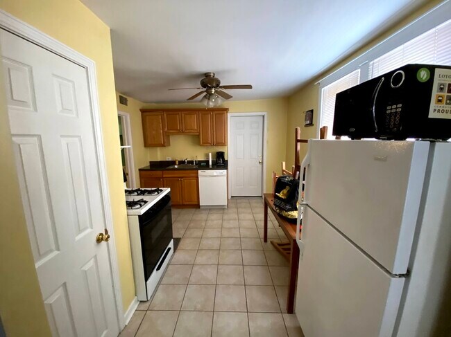 Foto del edificio - 3709 N Bosworth Ave