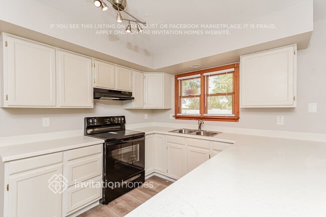 Building Photo - 5439 W North Ln