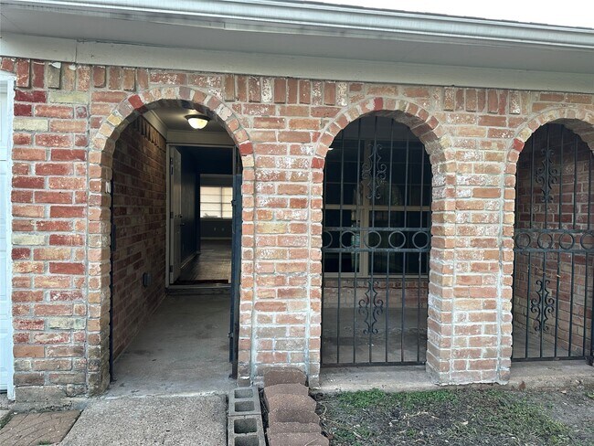 Foto del edificio - 15770 Chimney Rock Rd