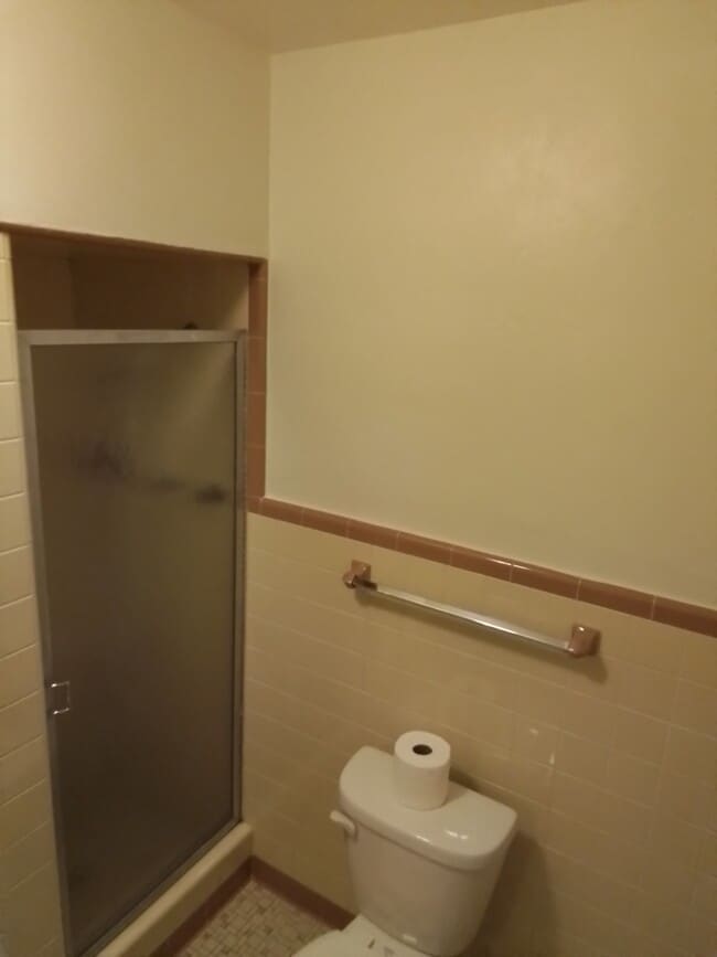 Building Photo - 1205 Morrissey Dr