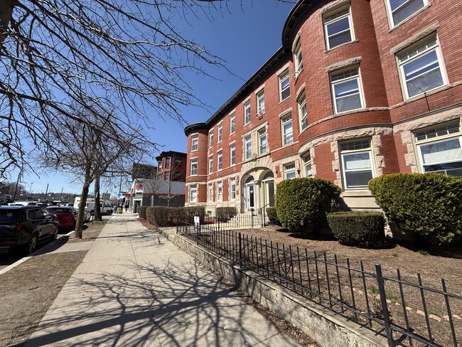 Building Photo - 1908 Beacon St