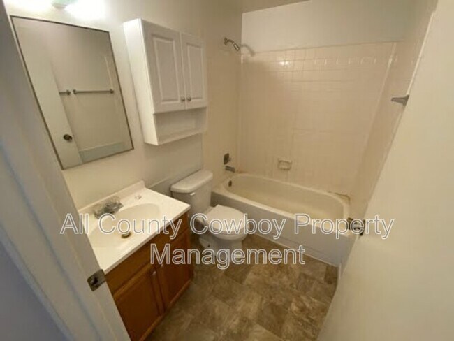 Foto del edificio - 527 Spring Creek Dr