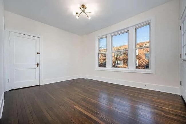 Foto del edificio - 3257 N Hamlin Ave