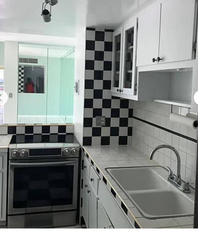Foto del edificio - 880 NE 69th St
