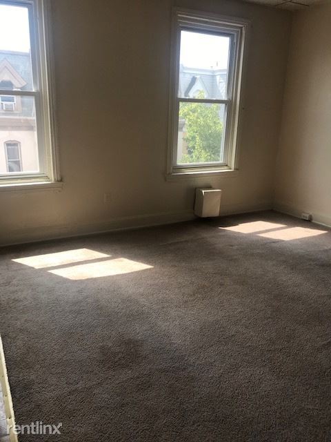 Building Photo - 1 br, 1 bath Townhome - 135 N 21st St