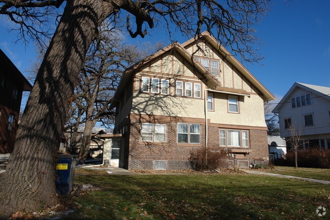 Building Photo - Bryn Mawr