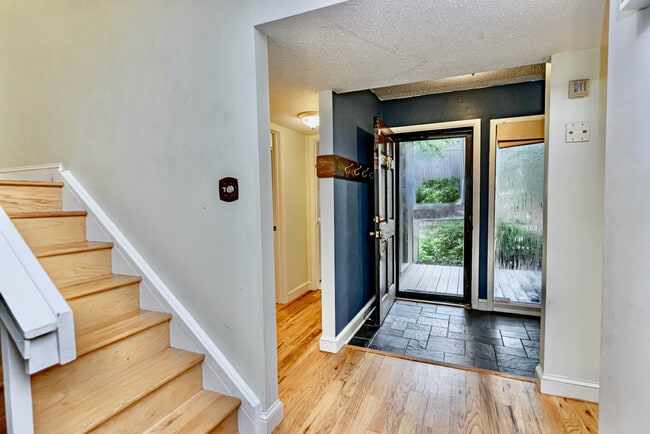 Building Photo - 178 Ingleoak Ln