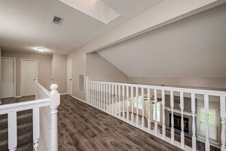 Building Photo - 131 Cove Cir